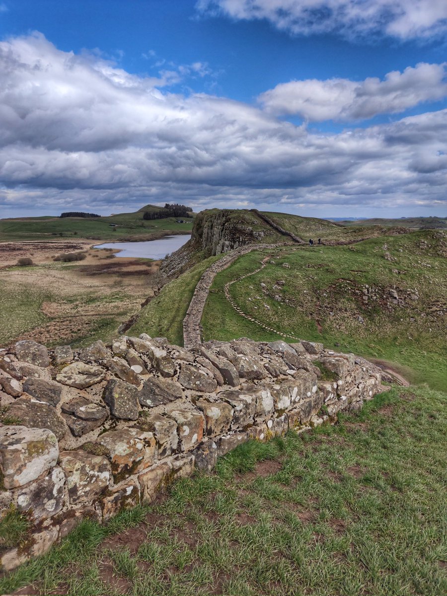 A glorious day out on #hadrianswall #nationaltrail today and I bumped into @penny_short and @sarah_dentonn who were just finishing off on their Hadrian's Highway walk... thanks for the coffee 😊