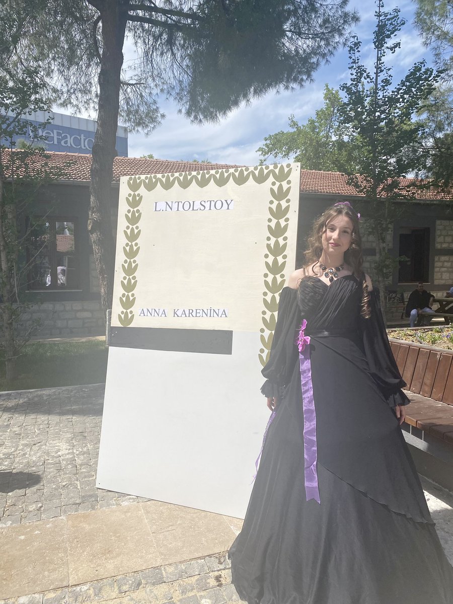 Müdürlüğümüzün Turizm Haftası etkinlikleri kapsamında, İbrahim Cinkaya Sosyal Bilimler Lisesi öğrencilerinin, romanlarda geçen karakterleri  canlandırdıkları Roman Karakterleri” Sergisi, Denizli Kent Müzesi’nde ziyaretçilerle buluştu. 
#TurizmHaftası