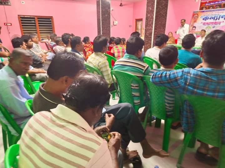 বাংলার অগ্নিকন্যা মাননীয়া মুখ্যমন্ত্রী মমতা বন্দ্যোপাধ্যায় এর স্নেহধন্য শ্রীরামপুর লোকসভা কেন্দ্রের প্রার্থী বিশিষ্ট আইনজীবী কল্যাণ বন্দ্যোপাধ্যায় এর সমর্থনে বড়গাছিয়া অঞ্চল তৃণমূল কংগ্রেস এর উদ্যোগে সাদৎপুর বাজারে কর্মীসভার বিশেষ কিছু মুহূর্ত।।
#AITCJagatballavpur #Serampore