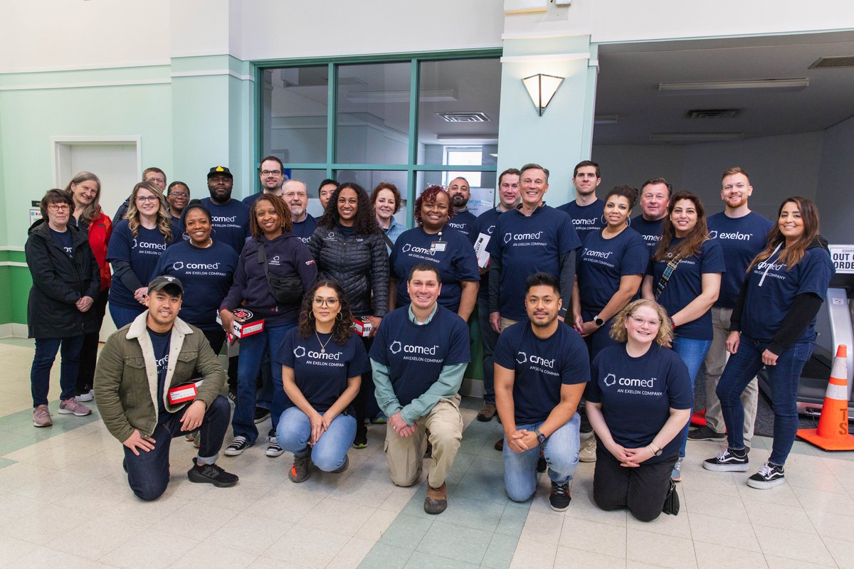 Dozens of #ComEdVolunteers joined Mark Baranek, our SVP of technical services, to improve the health and quality of life for seniors in #OurCommunities by packaging supplies and participating in a cooking demo at @MOWChicago's Central West Senior Center! #NationalVolunteerMonth