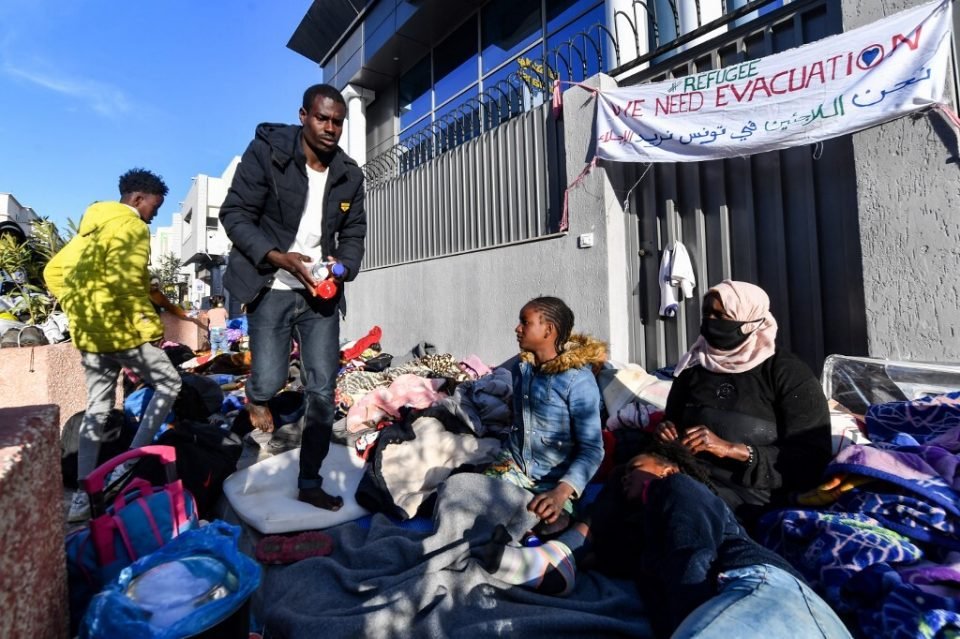 Tunus’a para veren Avrupa Birliği “Bize gelmek isteyen Afrikalı göçmenlere izin vermeyin de ne yaparsanız yapın” diyor. (OKSİJEN)