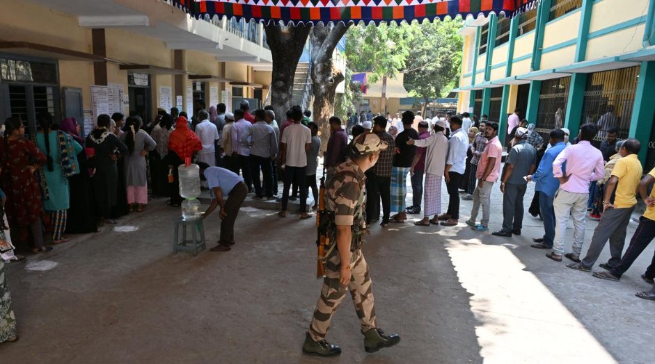 DailyNews79's tweet photo. Lok Sabha Decisions 2024, stage 1 democratic LIVE Updates | All India citizen turn out at 60.03% till 7 p.m.

Read more 👉 https://t.co/wC17DtOC7d

#LSGvCSK #LokSabhaElections2024 #ElectionDay #LokSabhaElections2024 #LoveJihad #Philippines #VoteForBJP #NOTA #Fayaz #BOOTH https://t.co/8nglxgb58U