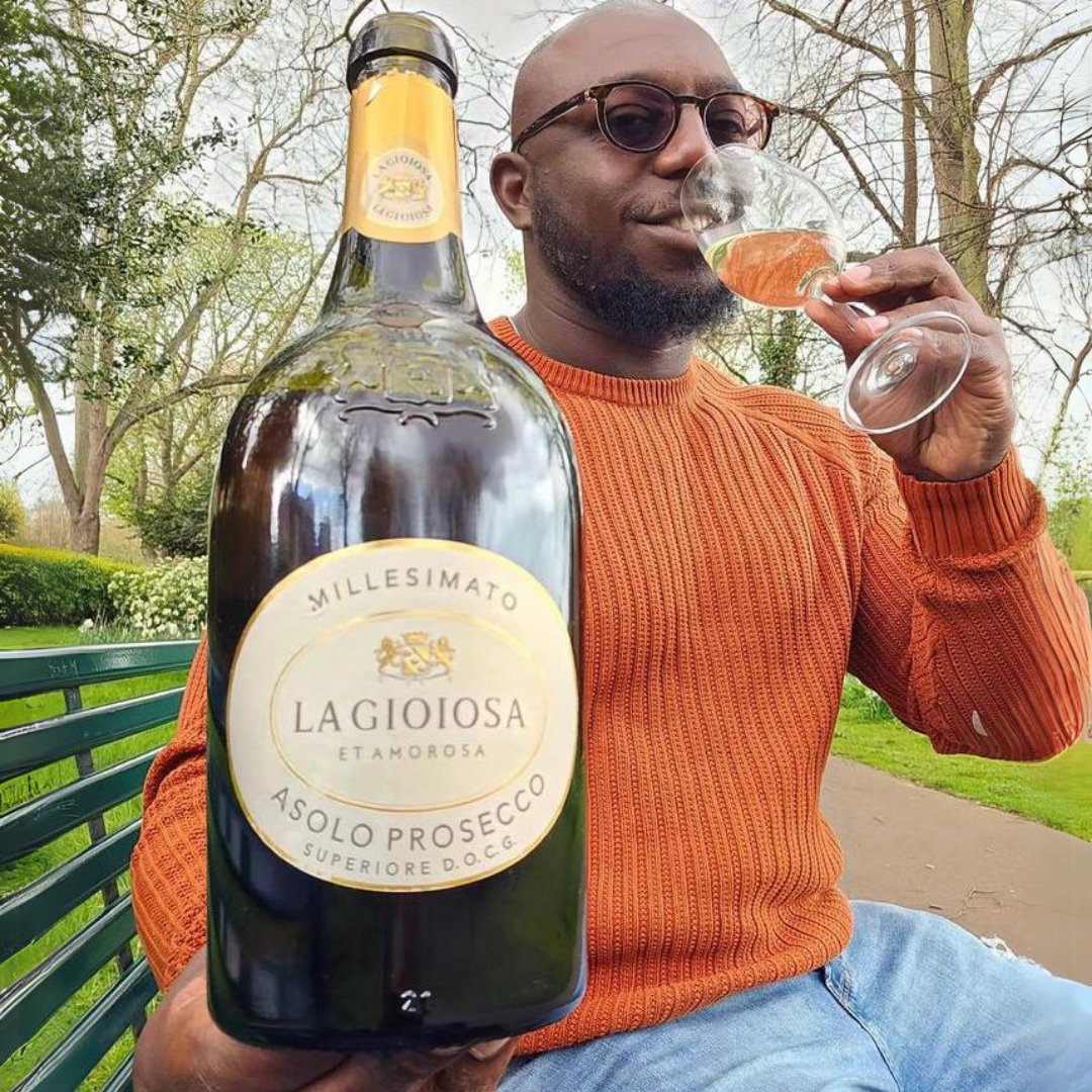 There's nothing like starting the weekend right with a picnic in the park. 🥂

Grab a bottle of our Asolo Prosecco Superiore DOCG Millesimato from @waitrose to begin your weekend celebrations.

What are your plans?

📸 @mannydoeswine

#LaGioiosa #ShareTheJoy