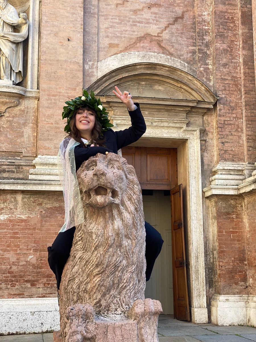 Ebbene si, mi sono laureata per la seconda volta. 
Miriana 2, università 0.