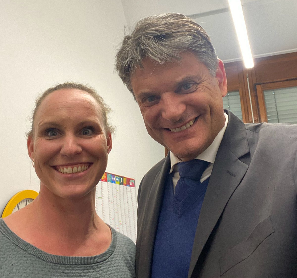 #FAUproud: I visited Dr. Jennifer Munkert, #FAU's Pharmaceutical Biology. She received the Award for Excellent Teaching from State Minister @MarkusBlume. This is a good reason to celebrate and to send heartfelt congratulations once again. Bravo! 👏👏 @uniFAU @stmwk_Bayern