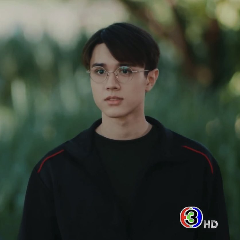 lmyourmInd's tweet photo. ถ้ามีใครถามว่าชอบหมอไหน เราขอตอบเลยว่าชอบหมอนี่ค่ะ หล่อมาก😭😭😭😭 #ขวัญฤทัยep4 https://t.co/QvlBVbKMWA