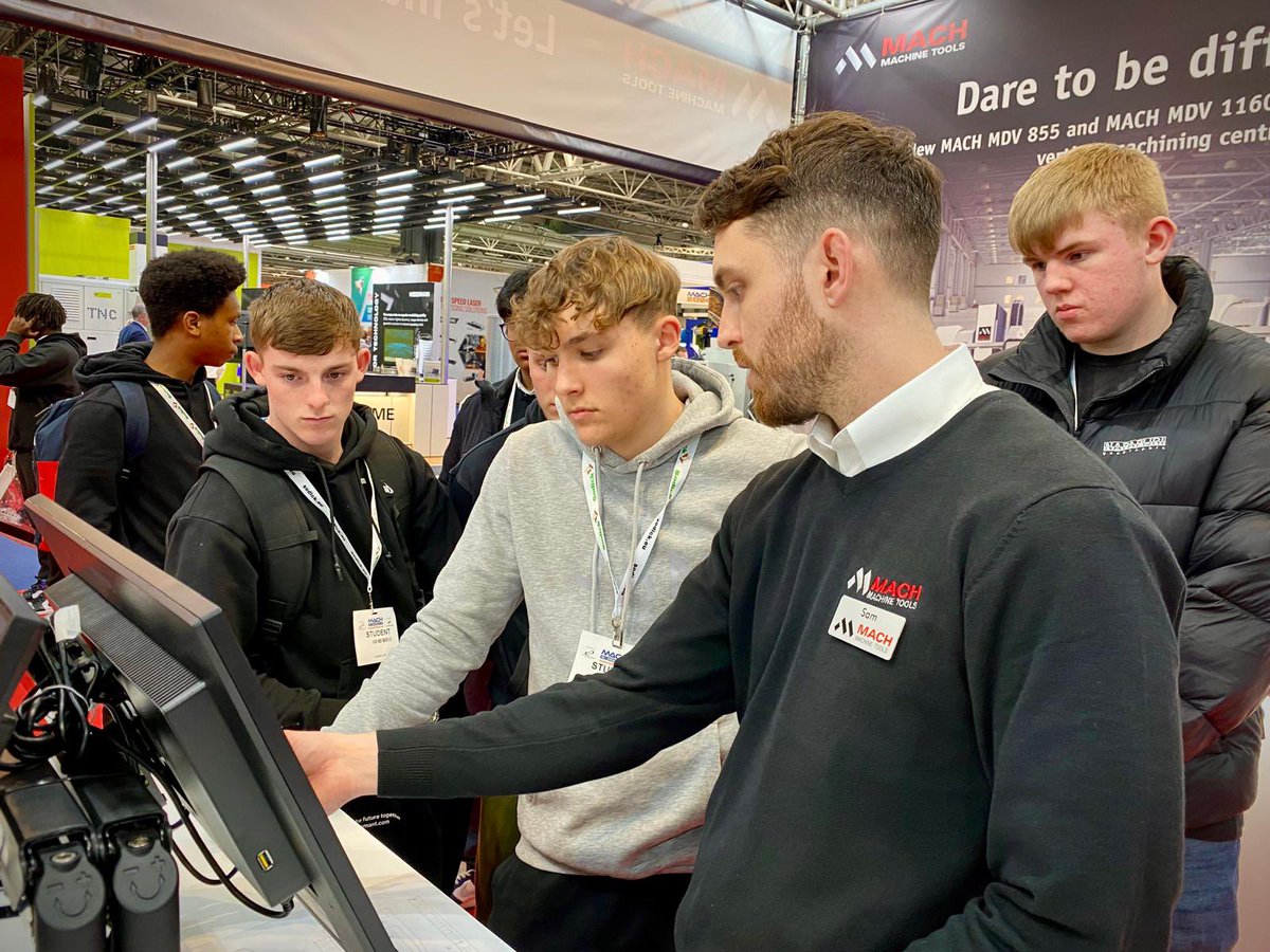 Great to see our engineering students @thenec in Birmingham for the @MACHexhibition to learn all about the latest cutting edge technology in manufacturing.👏🙌