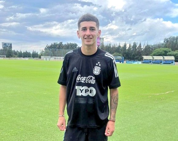 FlacoFiorentino's tweet photo. #Quilmes Es por ALSINA Y LORA: @santypuzzo_ y Lucas Alfonso, dos jugadores Cat. 2006, dos primeros contratos con PRESENTE y FUTURO en el plantel profesional. 

Mayo 2022: #SeptimaQAC. 
Marzo 2024: #Sub20Ascenso. https://t.co/AbjW8FiLoA