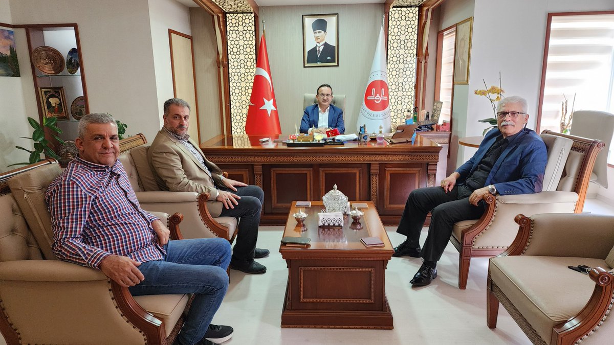İl Müftüsü Nazif Fethi Yalçınkaya, Antalya Bütünşehir Kültür ve  Dayanışma Derneği (ANTÜMDER) Başkanı Yaşar Tabur ve dernek yönetim kurulunu makamında kabul etti.