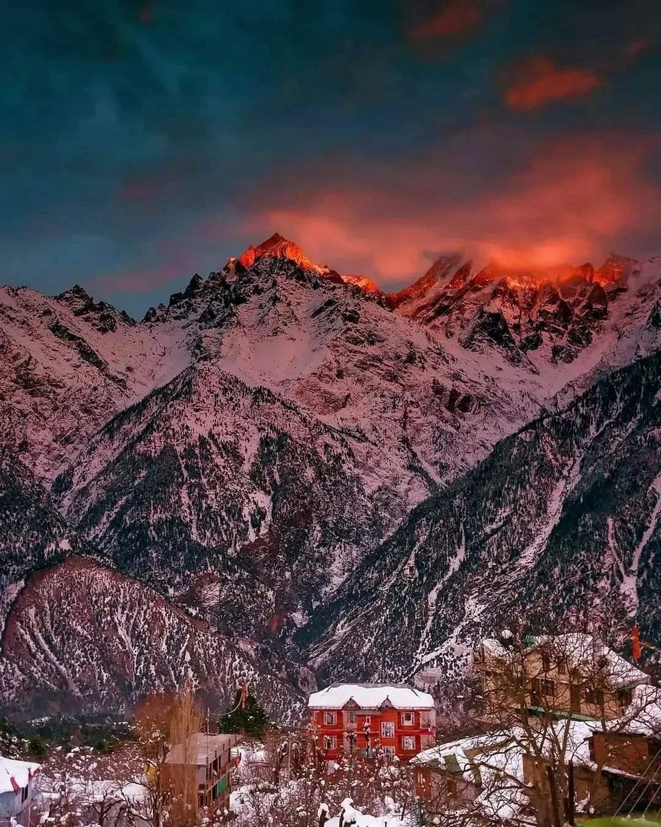 The world's most beautiful sunset is seen in Kalpa Village - In the lap of Himalaya ❤🏞

📍Location - Kalpa, Kinnaur
