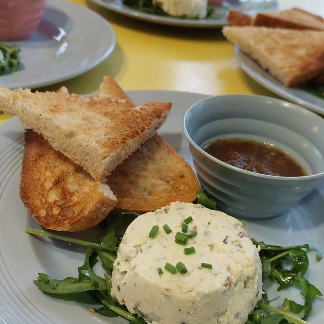 ControlTowerNC's tweet image. Control Tower Takeover meal last night...

We love hosting groups of guests and can offer an evening meal with some pre planning.

Contact us for details if you want to celebrate here or just have a getaway and be looked after by us.

#controltower #specialstay #towertakeover