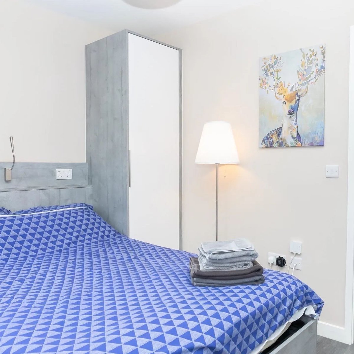 Get the best of all worlds with #StayLets! Comfort, value for money and flexibility all in one place 🧡 Perfect for leisure or work stays. Visit our website to book now! buff.ly/2VMnM79 #ServicedAccommodation #AffordableSccommodation #Surrey #Cheltenham