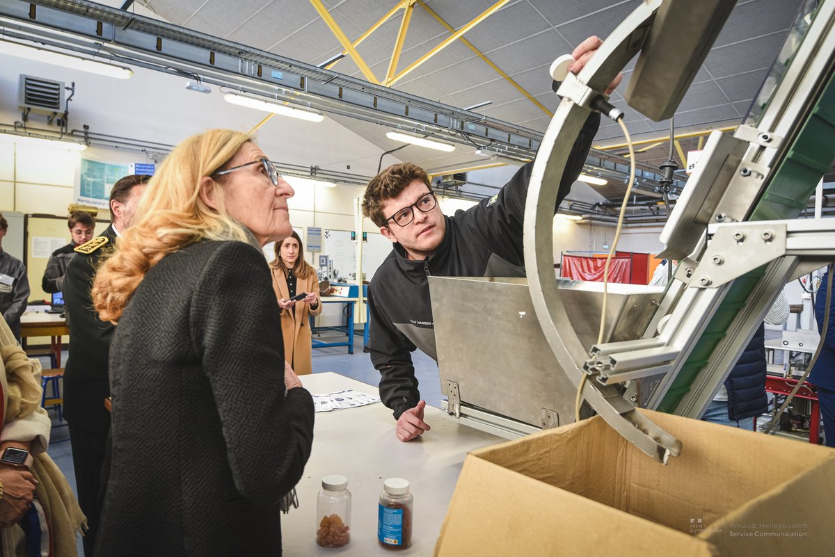 Education nationale | @NBelloubet, ministre de l’Education nationale et de la Jeunesse, était ce vendredi 19 avril au lycée Colbert de #Lorient dans le cadre de la mise en œuvre de la réforme des lycées professionnels...