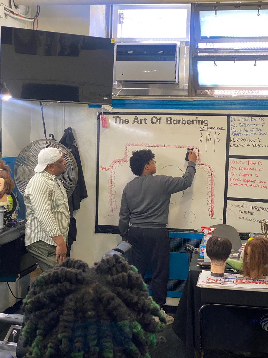 We also love to see when schools incorporate ways for students to tap into their entrepreneurial sides! At Eagle Academy the students learn barbering, so they can also make money! (2)💰