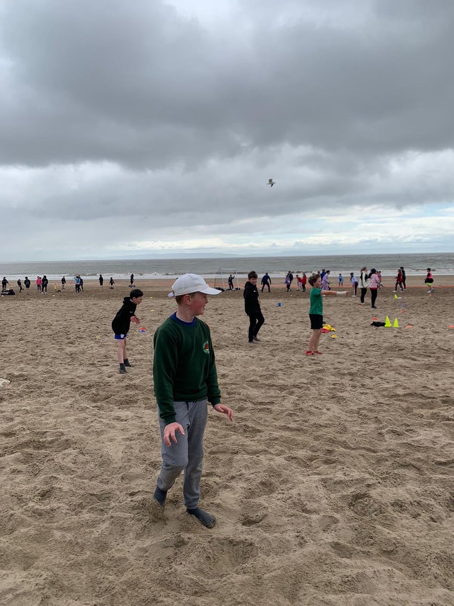 Diwrnod gwych yn chwarae criced ac aml-chwaraeon ar y traeth | A great day playing cricket and multi sports on the beach 🏏