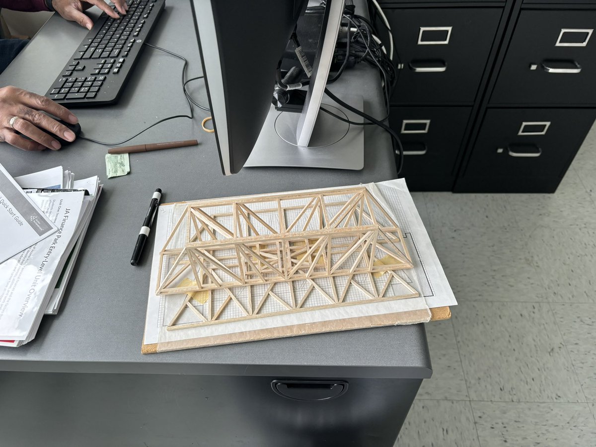 Thank you to Ken Golden, engineer @LockheedMartin for speaking with eighth grade CTE students at Lincoln Middle School @SyracuseSchools starting the bridge building unit. #CTEinthemiddle