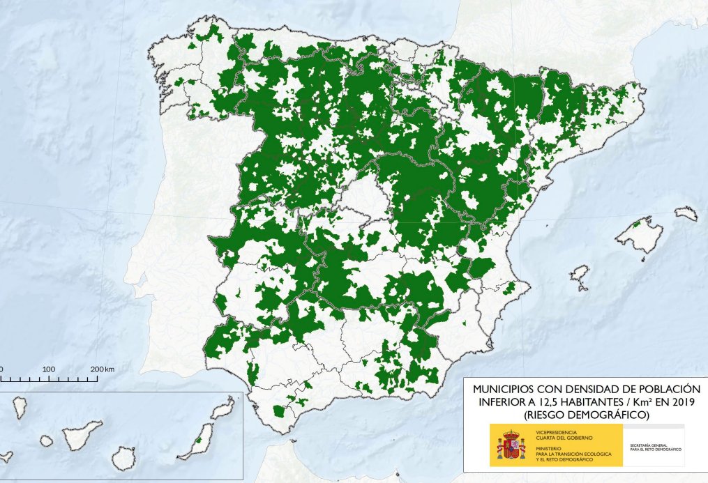 ➡️La #EspañaVaciada alcanza ya el 53% del territorio nacional.

El Gobierno <a href="/mitecogob/">Transición Ecológica y Reto Demográfico</a> <a href="/Teresaribera/">Teresa Ribera</a> no ha adoptado ninguna medida de calado en los últimos 4 años para revertir su despoblación.

La <a href="/EspanaVaciada/">España VACIADA</a> necesita voz y voto en el Congreso para que podamos tener futuro 👇