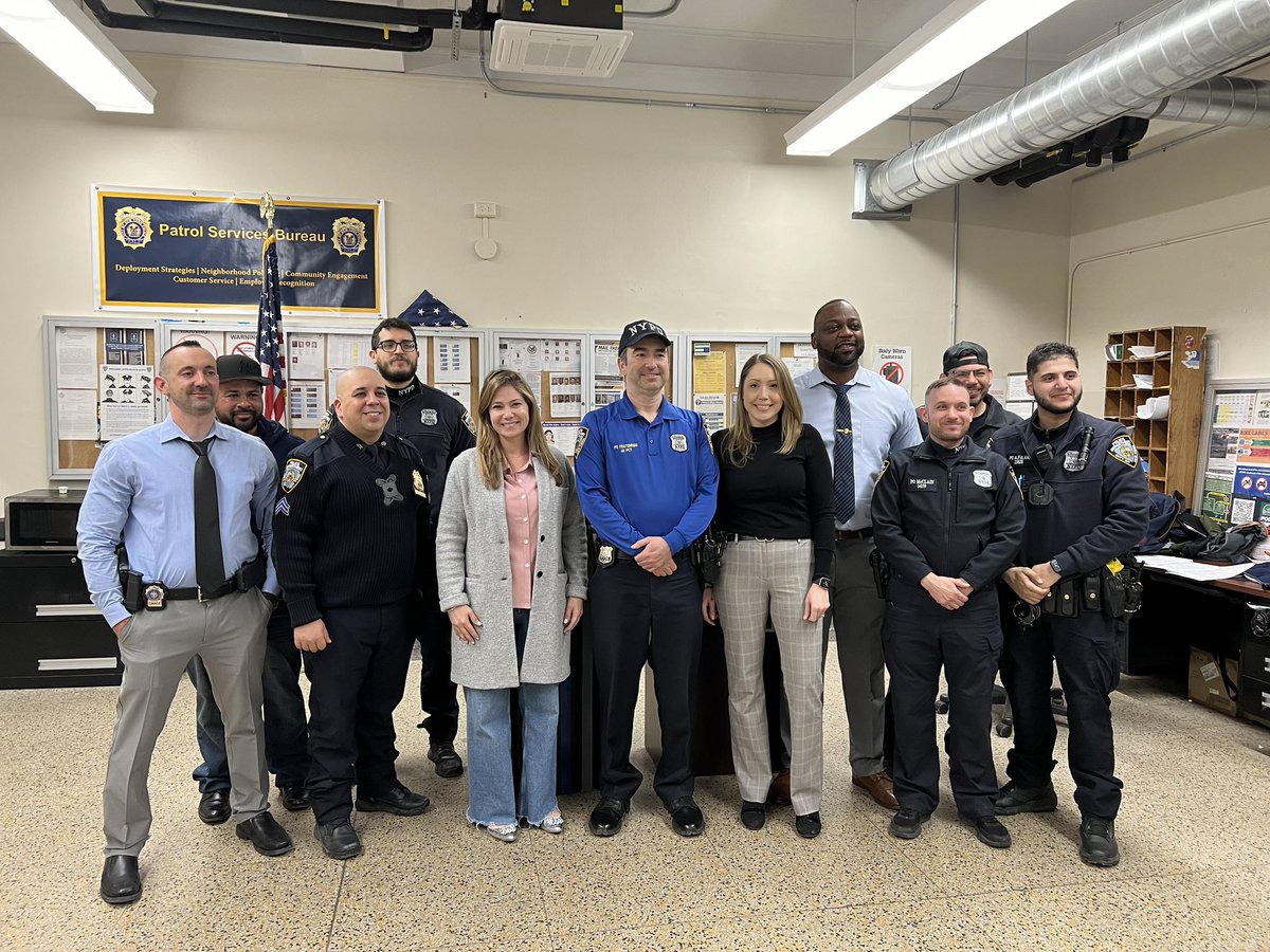 What an incredible morning we had delivering some bagels to our amazing officers at @NYPD45Pct! Thank you for all you do. So proud to stand alongside you, always! 👮👮‍♂️💙