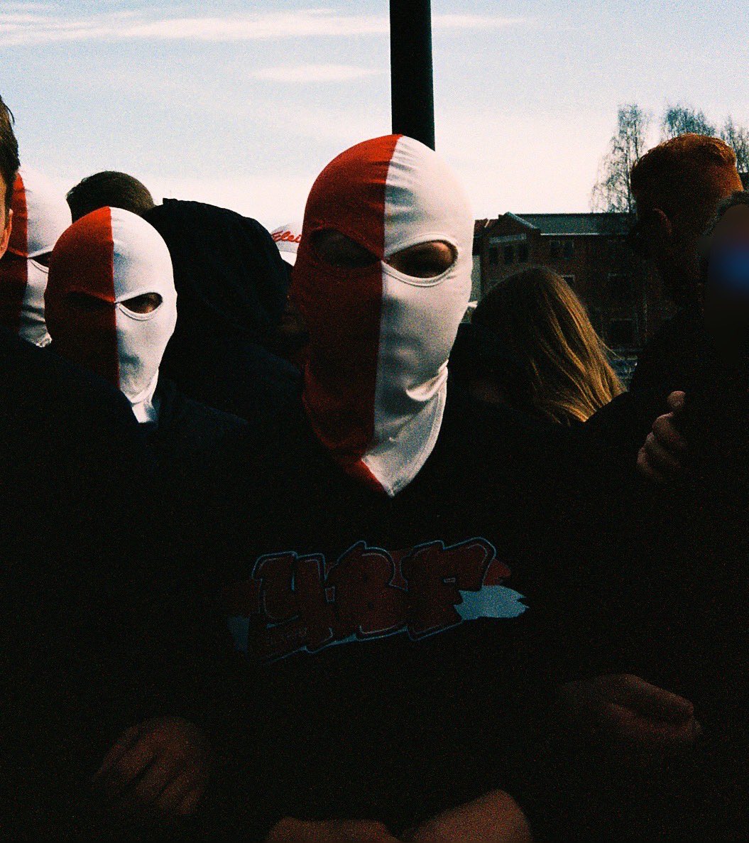 FFK - S08 hjemme. 

Dette var artig! Mer fullsatt stadion, mer pyro, og mer morro. Og for ordens skyld: mindre pyro på matta, mer i bøtta. 🧨

Leica minilux - portra 400.