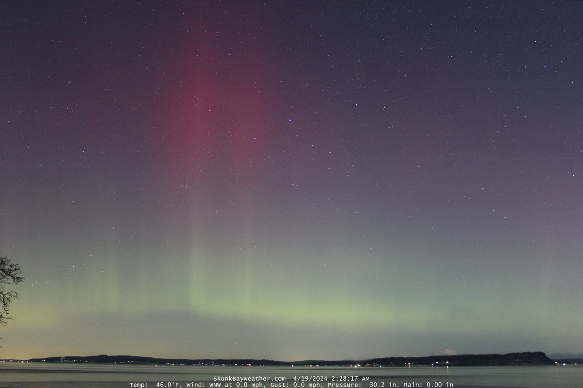 Another nice Aurora this morning. #wawx @NWSSeattle @ScottSeattleWx @CraigHerreraTV @ShannonODKOMO @Rebecca_Weather @TheronZahnKOMO @AClaibonWx @WxMikeEverett @leahpezzetti @MorganKIRO7 @NickAllardKIRO7 @BMacTV @ClaireA_Wx @ilona_wx @timdurkan @WeatherNation @TamithaSkov