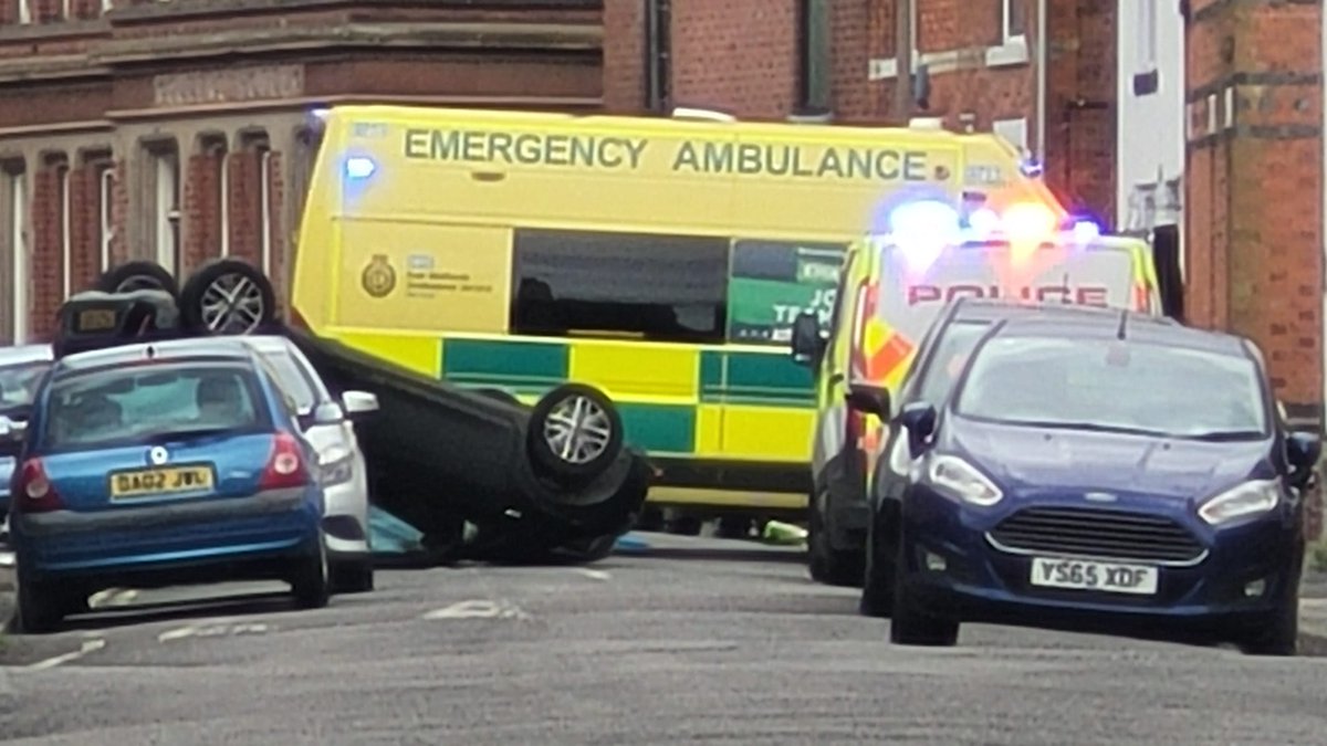 ℹ️ BREAKING NEWS: A car has overturned in the Wellington Street / Shakespeare Street area of #LongEaton this afternoon. Emergency crews are in attendance. No further information is known at this time. More as we have it. (Images: Erewash Sound) ▶️ #PlayErewashSound