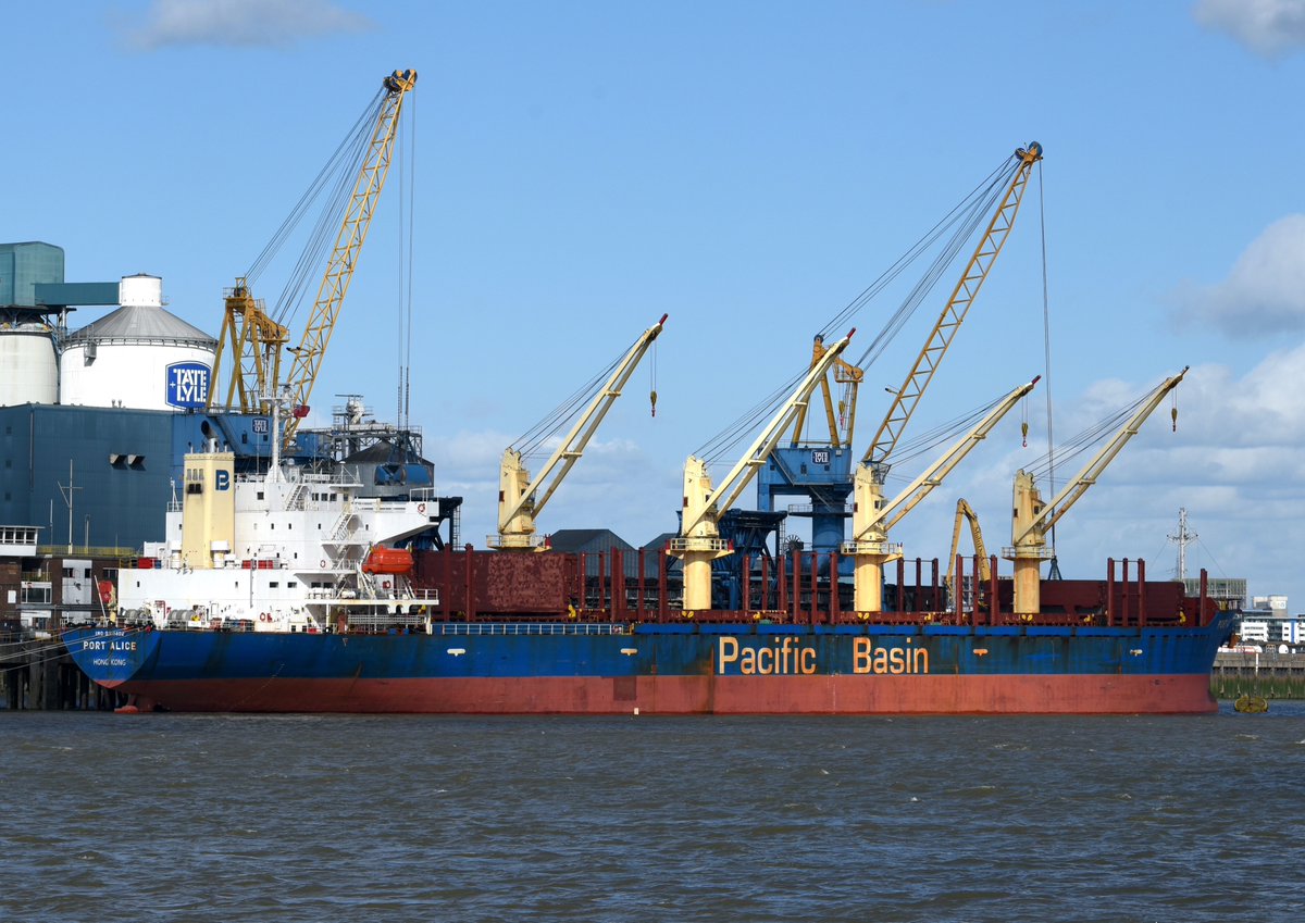 Port Alice unloading her cargo of sugar. #PortAlice #PacificBasin #BulkCarrier #BulkCarriers #Ship #ships_best_photos #RiverThames #Thames #GeneralCargoShip #Shipping #ShipsInPics #Shipspotting #Ship #WorkingRiver #Ships #Schiffe #bootjeskijken #Schip