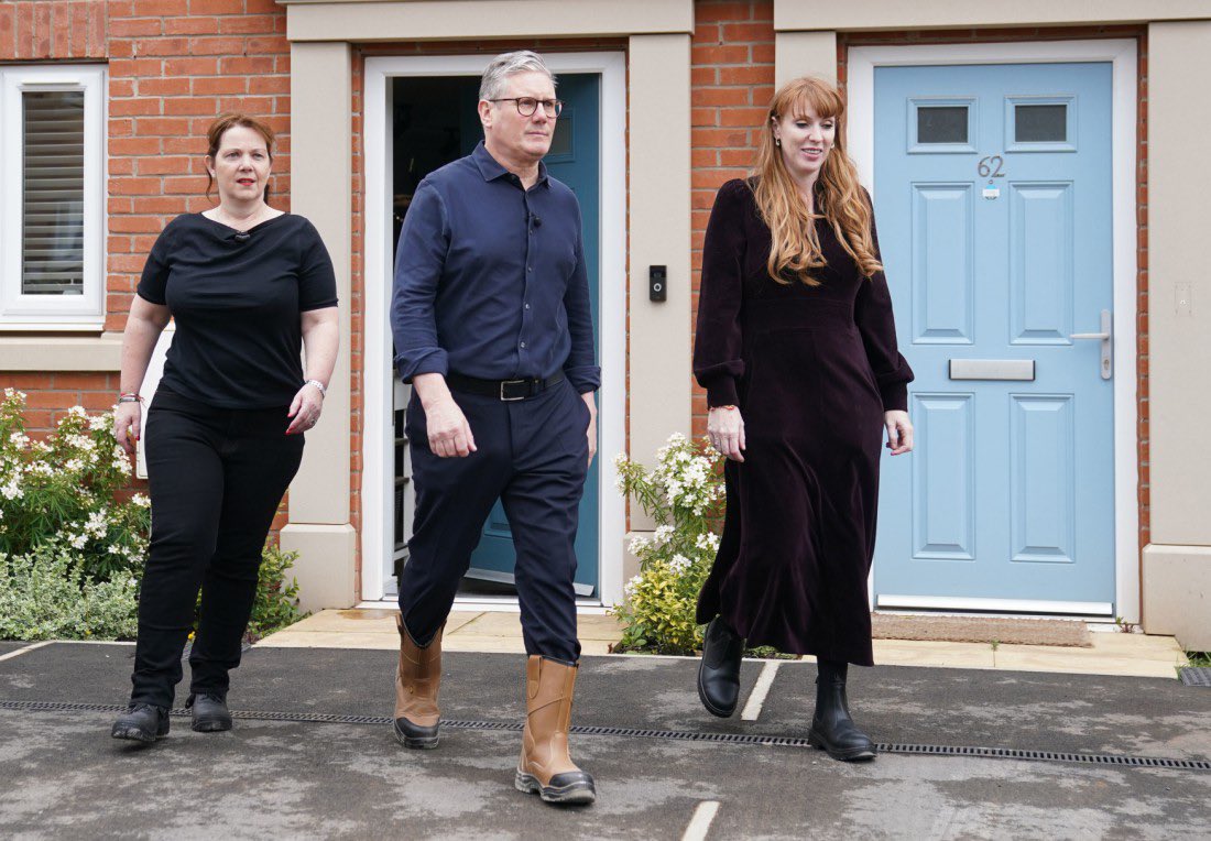 Why is Starmer wearing rigger boots and dress pants ?