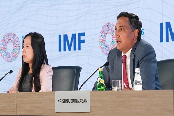 NewIndiaAbroadH's tweet photo. IMF ने भारत को दी अहम सलाह, दुनिया की सबसे तेजी से बढ़ती अर्थव्यवस्थाओं में से एक बताया
#IndianEconomy #GrowthProjection #WorldEconomicOutlook #IMF #NewIndia #NewIndiaAbroad @IMFNews
https://t.co/rPgU4QcCyU https://t.co/NSWps7w6Ex
