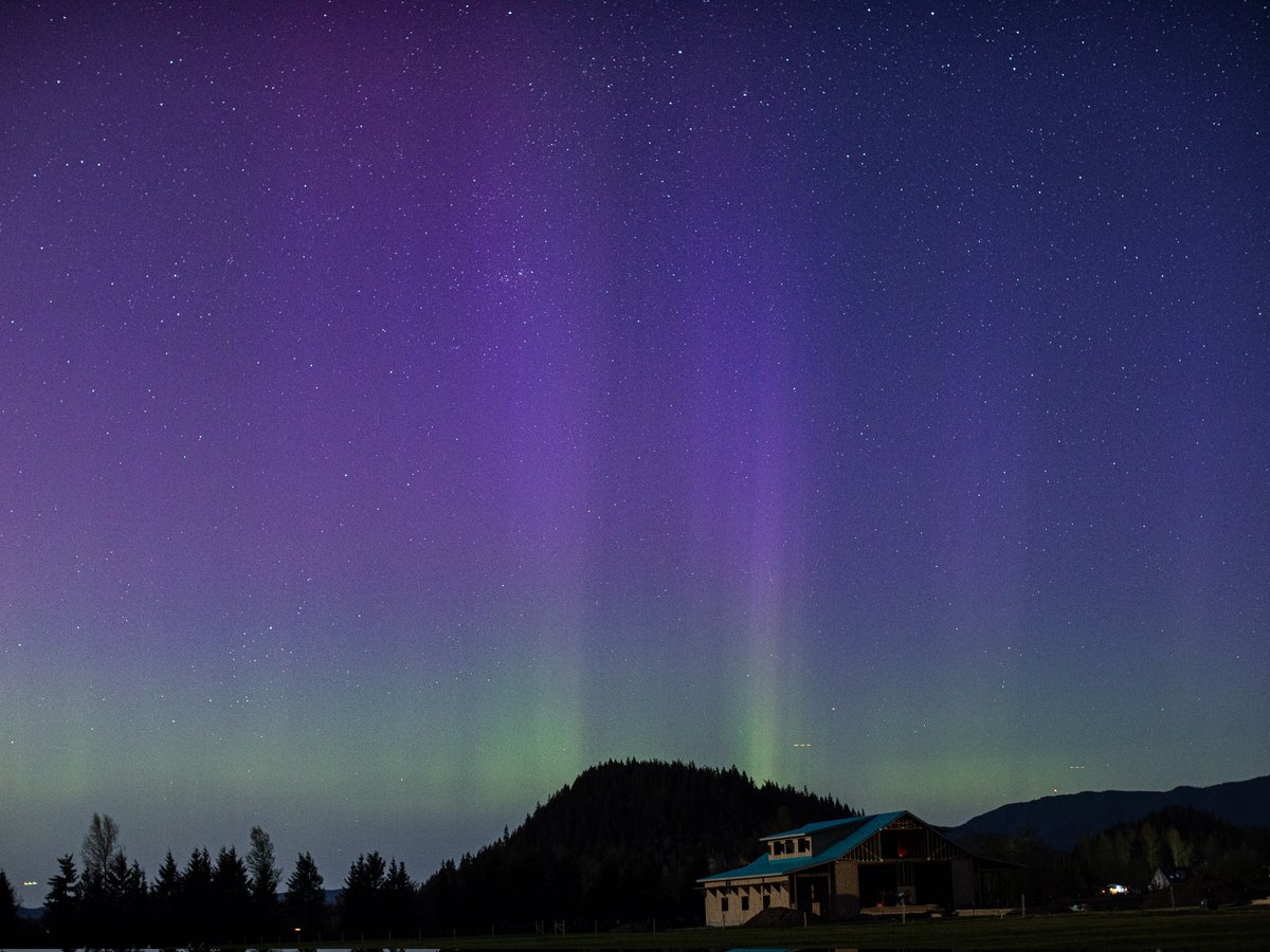 NoelBowman13's tweet photo. 4/19/24 from Enumclaw,  Washington after midnight. 
@theauroraguy 
@ShannonODKOMO 
#wawx
#solarstorm
@WeatherNation
@NWSSeattle 
@komonews 
@AuroraNotify 
@earthskyscience 
#aurora https://t.co/RnDO5XAw3t