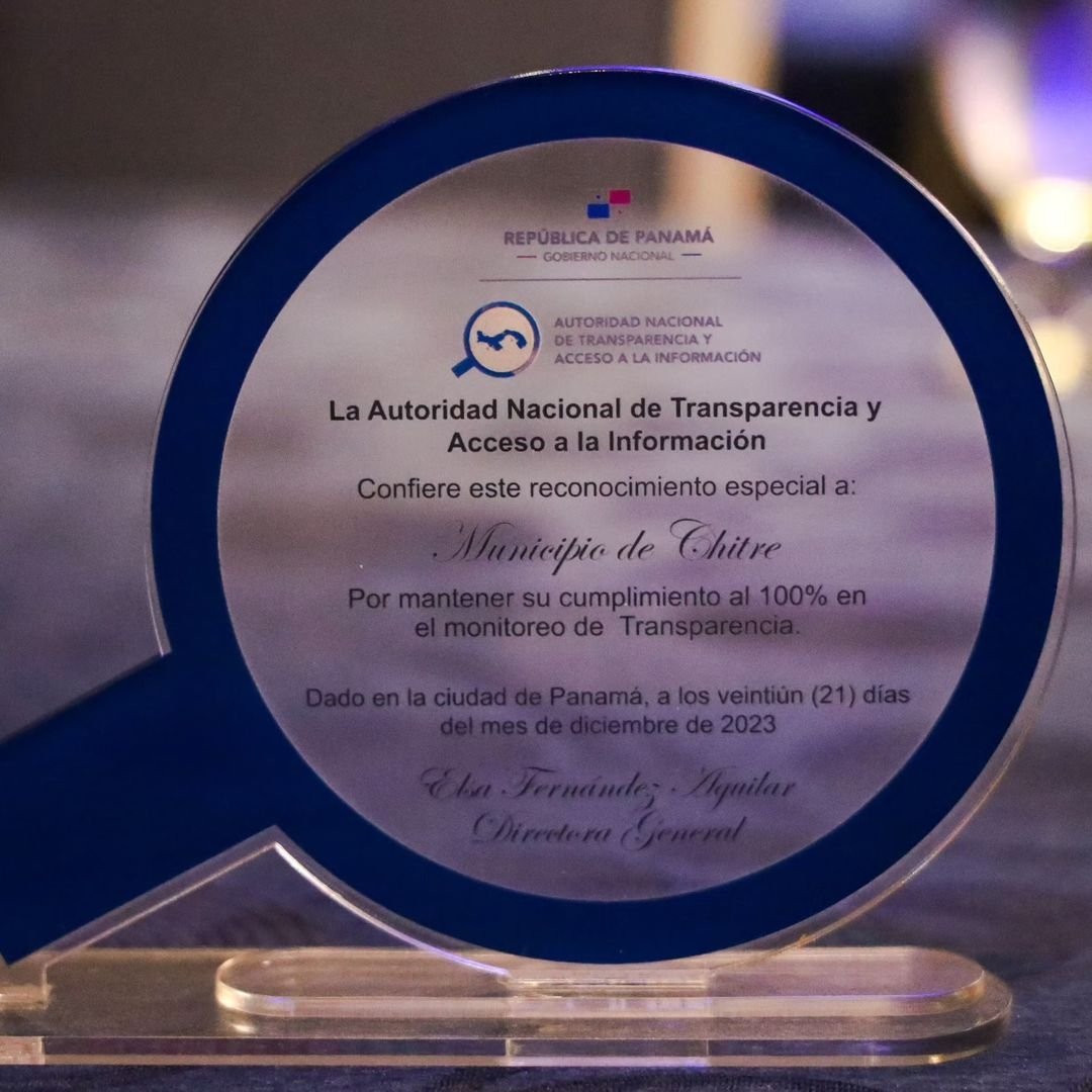 Por 5to año consecutivo, el alcalde Juan Carlos Huerta recibió en nombre de la Alcaldía de Chitré un reconocimiento por mantener durante cinco años consecutivos el 100% de cumplimiento en los monitoreos mensuales de transparencia en su sitio web, otorgado por la ANTAI.
