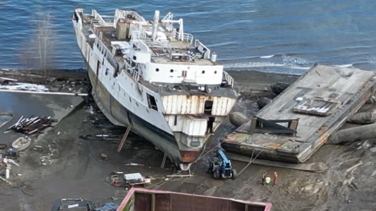 Do you know what separates a family with 2 little boys from this shipbreaking facility? Nothing! FLNRO approved the change in purpose without community consultation. DWR is taking the only separation between us and this site! It can happen to anyone because @bcndp failed us.