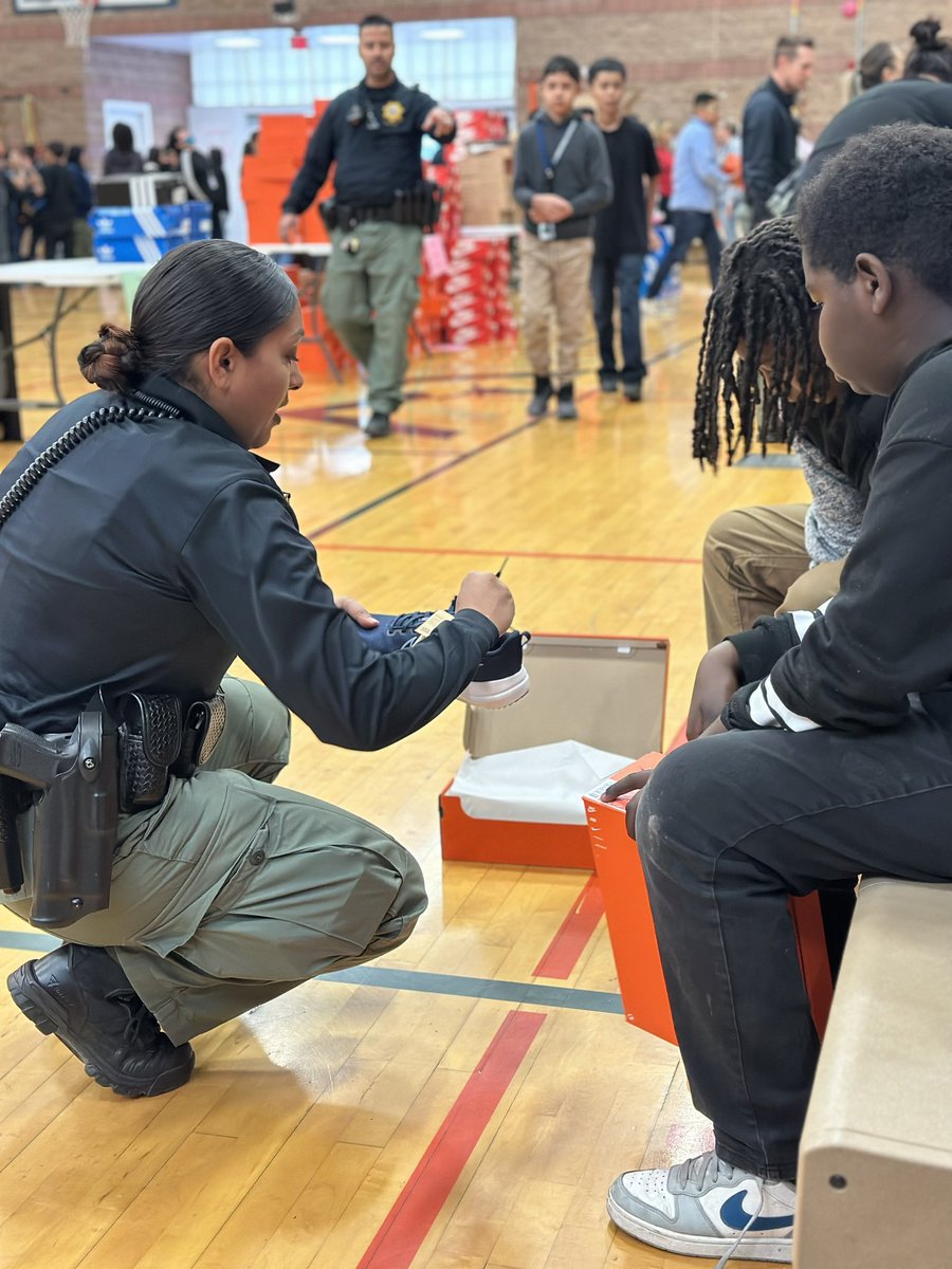 Thank you @ShoesThatFit and @CommishTick for inviting us to help fit over 600 students with free shoes👟.