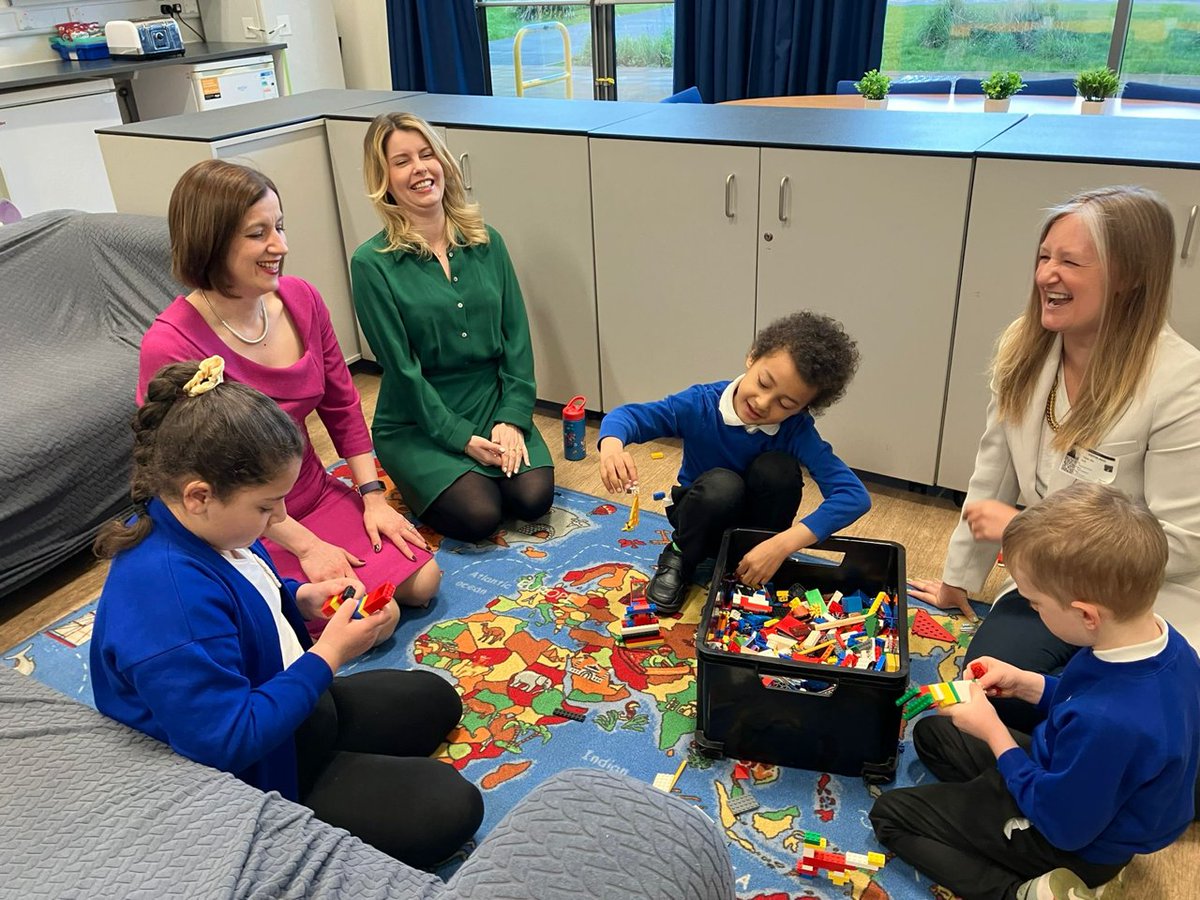 Wonderful to visit Shiney Row Primary with @bphillipsonMP and @KiMcGuinness. Having just recently joined Magic Breakfast as a partner school it was wonderful to see breakfasts in every classroom as well as an inclusive breakfast club that's helping working parents. Thanks so…