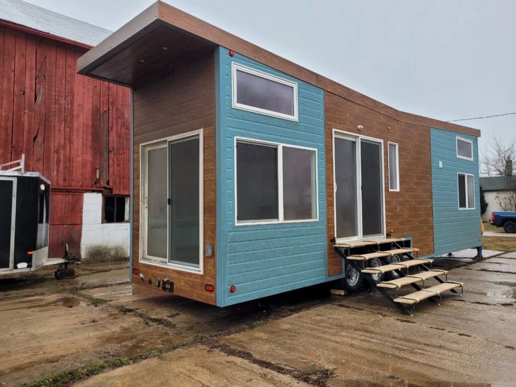 @rexglacer You've got it all wrong. We won't need this many workers, or a lot of building materials for the new All-Canadian style homes. This one is 289 sq.ft, has 3 bedrooms,1 bath and costs $110k. What more could one ask for ?