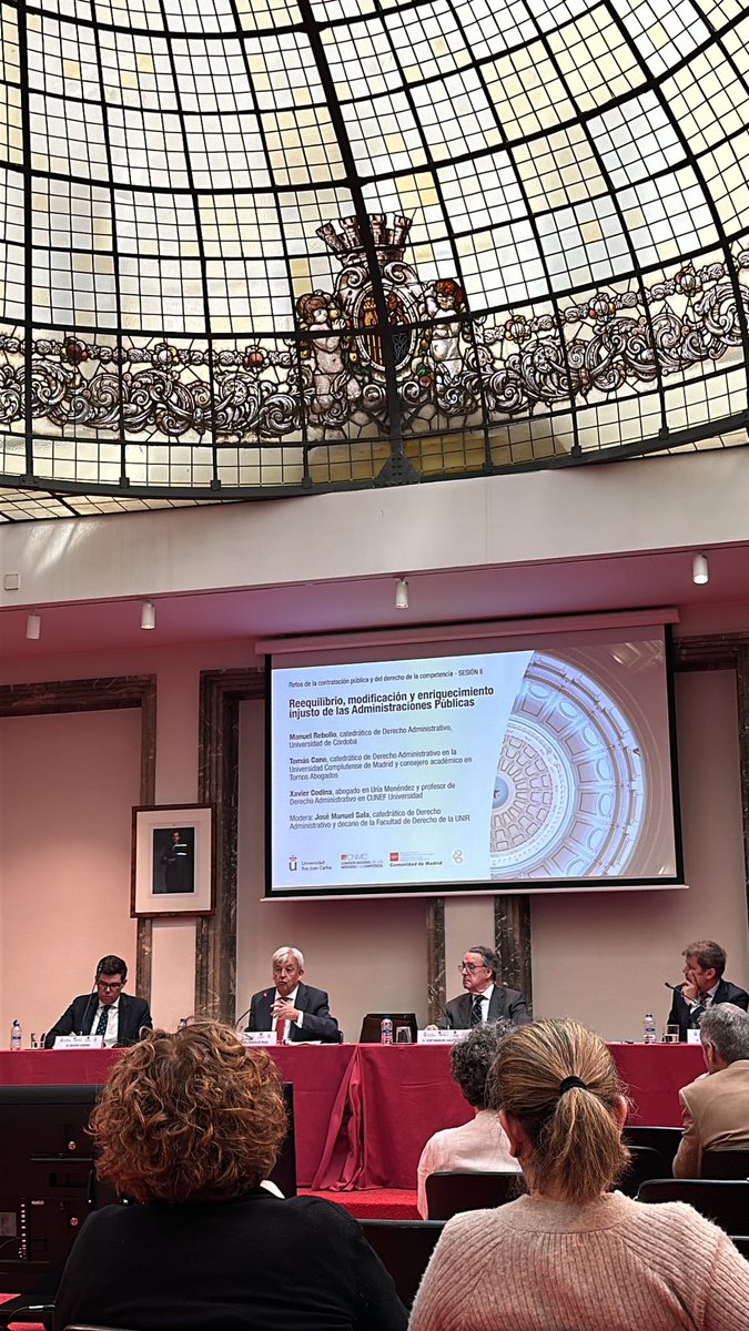 danielaramp's tweet photo. Congreso sobre retos de la contratación pública y derecho de la competencia organizado por la @CNMC_ES. Panel de lujo con interesantes ponencias que invitan a reflexionar sobre los puntos claves compartidos. 👏🏼👏🏼 https://t.co/4O2jzTD4Yu