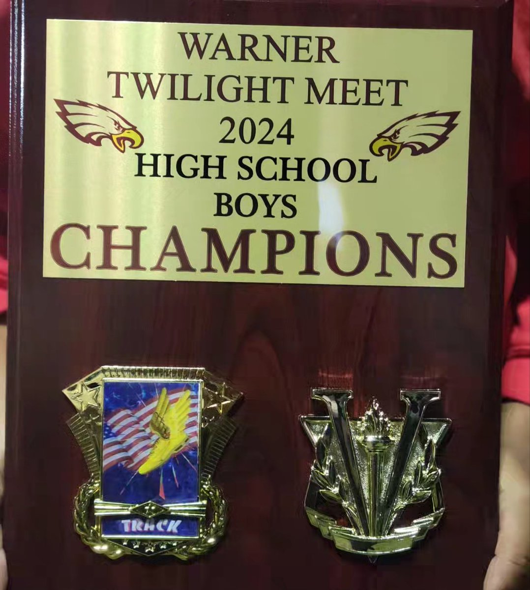 YOUR Rangers shined bright under the lights yesterday evening at the 𝐖𝐚𝐫𝐧𝐞𝐫 𝐓𝐰𝐢𝐥𝐢𝐠𝐡𝐭 𝐇𝐒 𝐓𝐫𝐚𝐜𝐤 𝐌𝐞𝐞𝐭! The boys took the team title, and girls had some PBs and broke some school records! #GoRangers #TrackAndField #DevelopedHere #HaleYeah #OKPreps