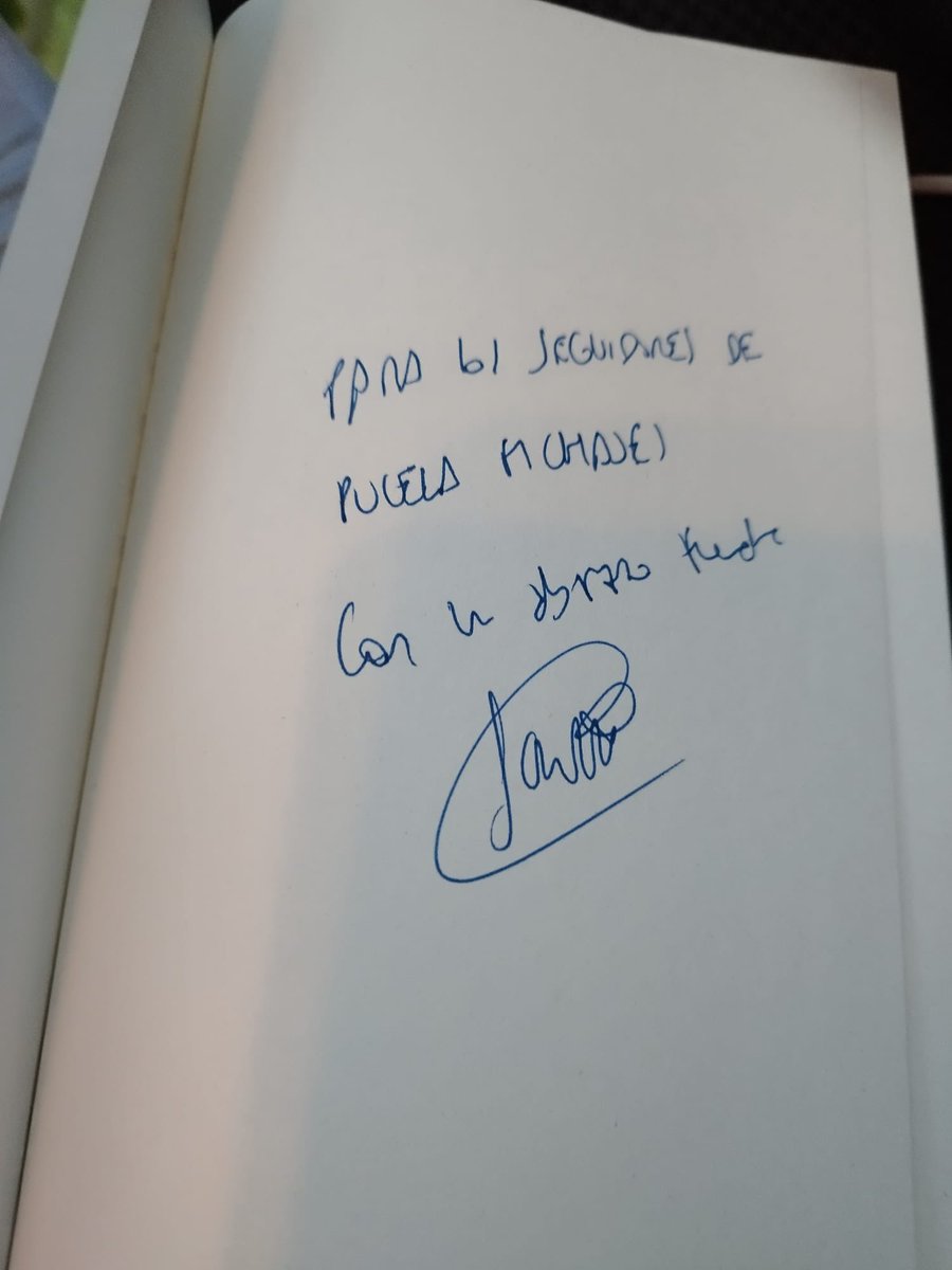 Pucela_Fichajes's tweet image. Puedes ganar la novela sobre el @realvalladolid “El Escudo que llevas en tu pecho” de Santiago Hidalgo Chacel. Tienes que hacer Reuit y dar a me gusta 🔄❤️, se sorteará entre todos! 🤍💜
