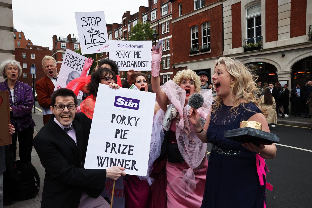 In the hottest year on record, the UK’s billionaire-owned newspapers are still busy claiming the #climatecrisis isn't real.

Tonight <a href="/ChrisGPackham/">Chris Packham</a> presents the #ExtinctionRebellion Porky Pie Press awards for terrible climate journalism.🏆

Stay tuned to see the shocking results!