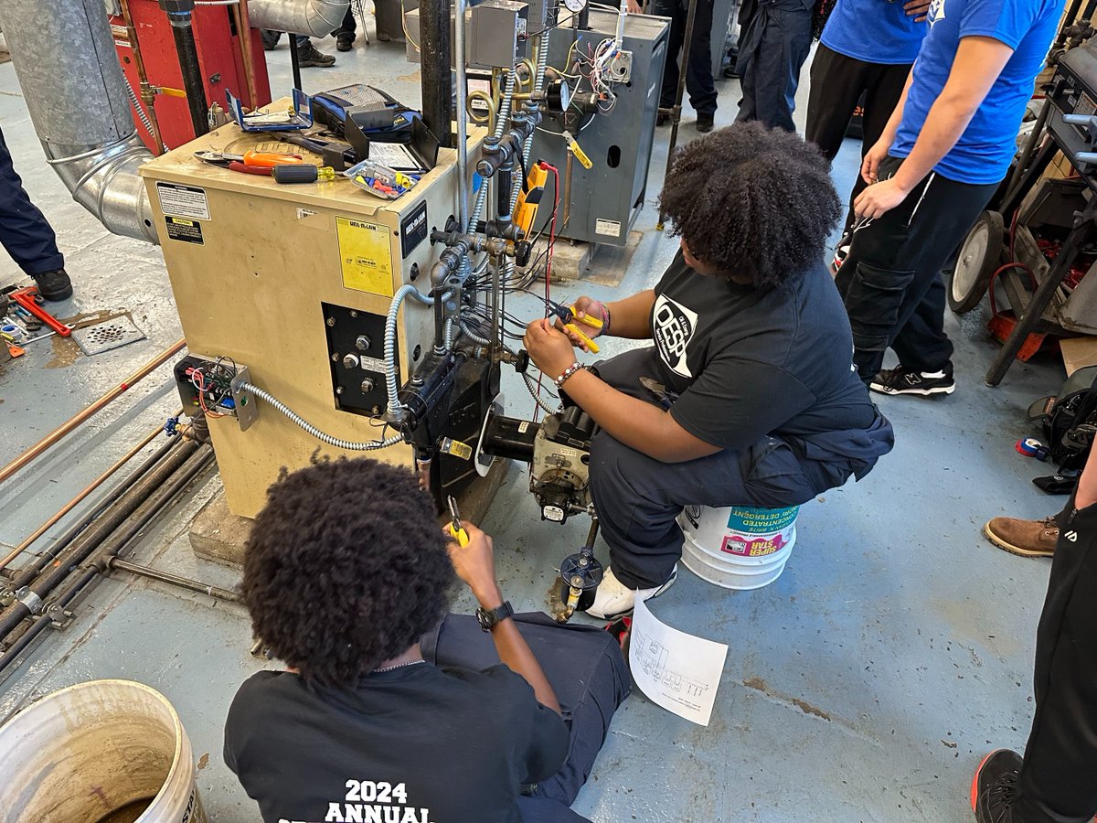 This week, Bronx Design and Construction Academy  faced off against a Yonkers school in the annual student competition with events including: hydronic boiler installation, combustion analysis, steam boiler writing, and more! 🔧🔨🛠️🗜️#FutureReadyNYC