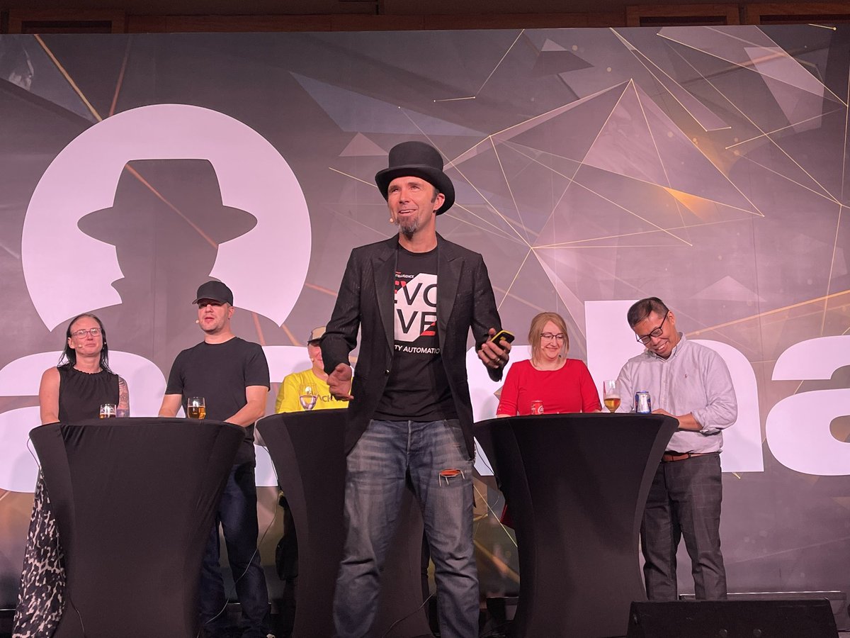 pamoshea's tweet photo. That’s a wrap for @blackhat Asia. We had an amazing set of talks in Singapore and I loved being on the review board reading all the great research in our region. 

Thanks to everyone who came to support our locknote panel this afternoon, it was lovely seeing you all! 🎩 ✨ https://t.co/BxhK5YLSEF
