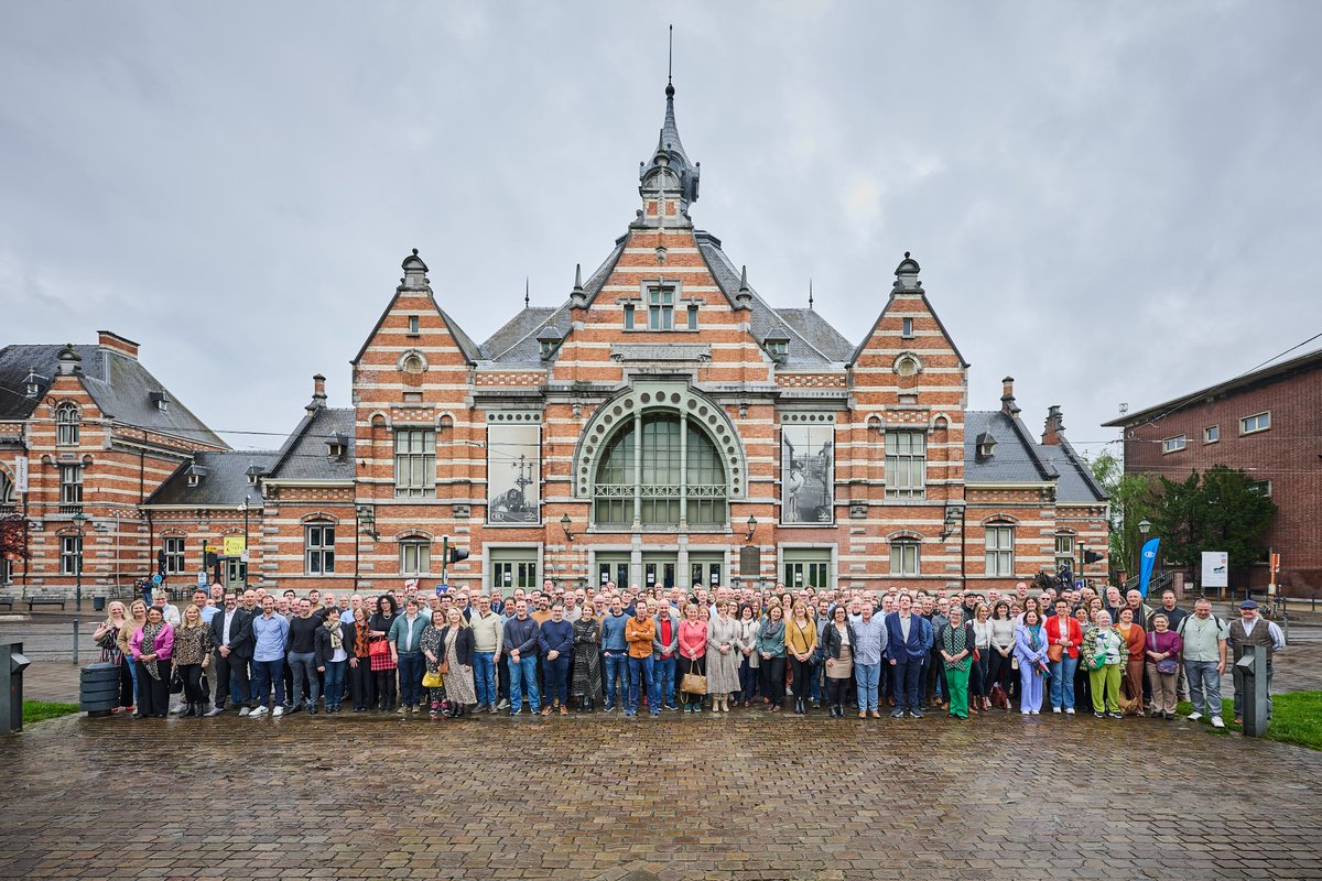 560 collega’s hebben dit jaar 25, 35 of 45 jaar dienst bij NMBS! Een gelegenheid om een eerste groep vandaag te ontvangen in Train World. 
👏 Proficiat en welgemeende dank voor die jarenlange inzet en passie ten dienste van #NMBS en de #reizigers.