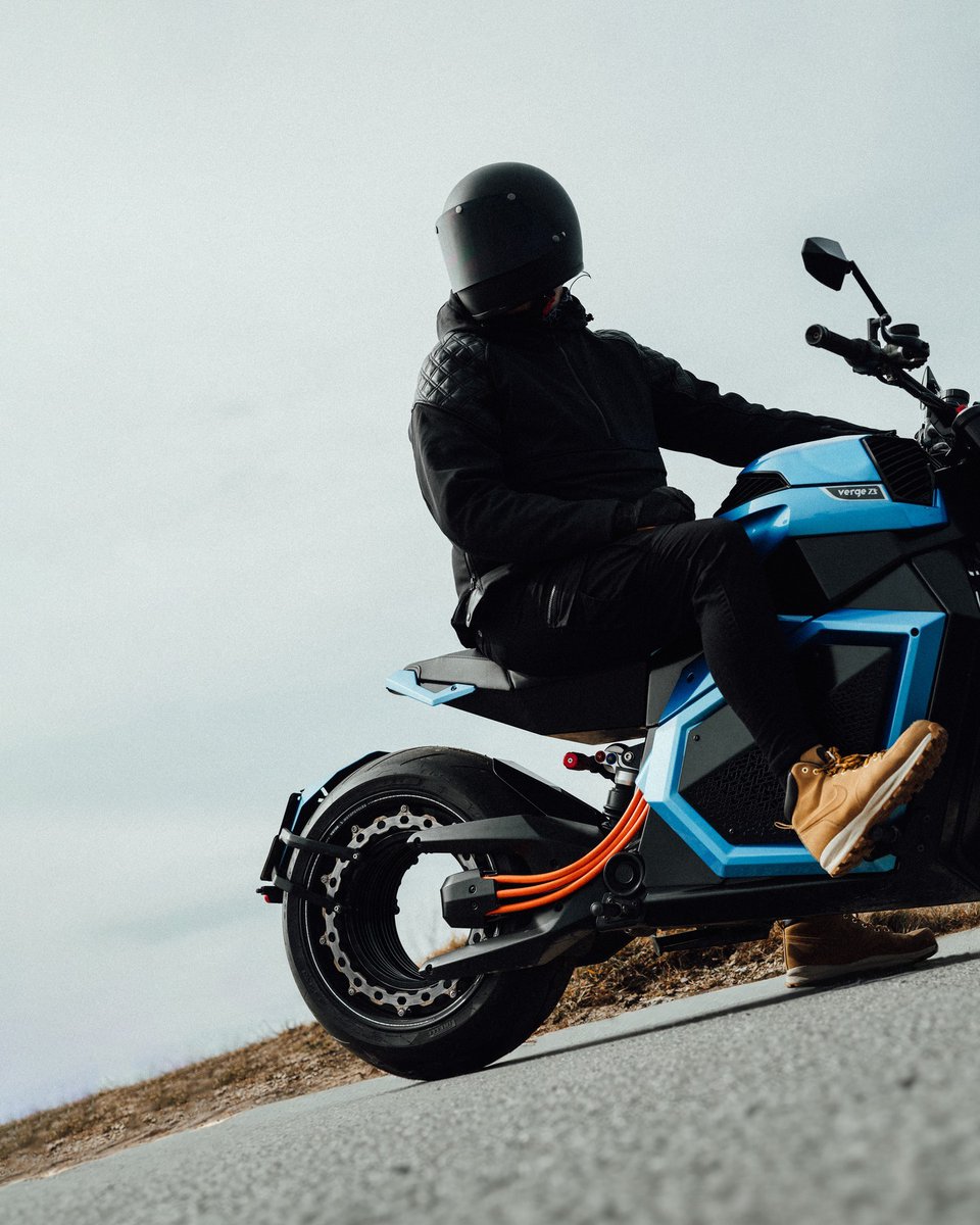 Kickstart the weekend vibes with us! Imagine the open road, the hum of your Verge bike, and endless possibilities. What's your adventure this weekend? #ElectricMotorcycle #VergeMotorcycles #EV #Weekend