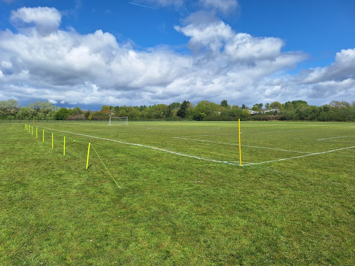 Sunshine ✅
Grass cut ✅
Pitches marked ✅
Respect barriers out ✅
Ready for the weekends games ✅

#lliswerryllizardsfc🦎 #community #club #Newport #football #minis #junior #girls #boys
