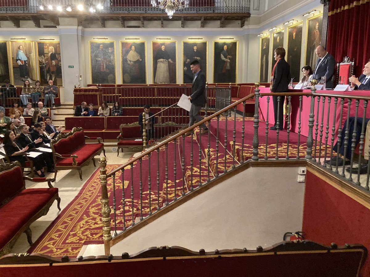 So proud of our <a href="/MemProtLab/">Membrane Protein Lab</a> PhD student <a href="/bra_grau/">brayan grau</a> 🎉🥳👏🏻🥂🍾 
Extraordinary Doctorate Award at the <a href="/UV_EG/">Universitat València</a>, well deserved Dr. Grau 🎓