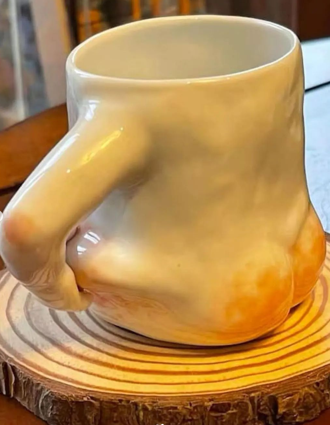 NaoCasanova's tweet photo. Taza con lorza.
Obra de Julia Zhu. https://t.co/394vOcdHpi