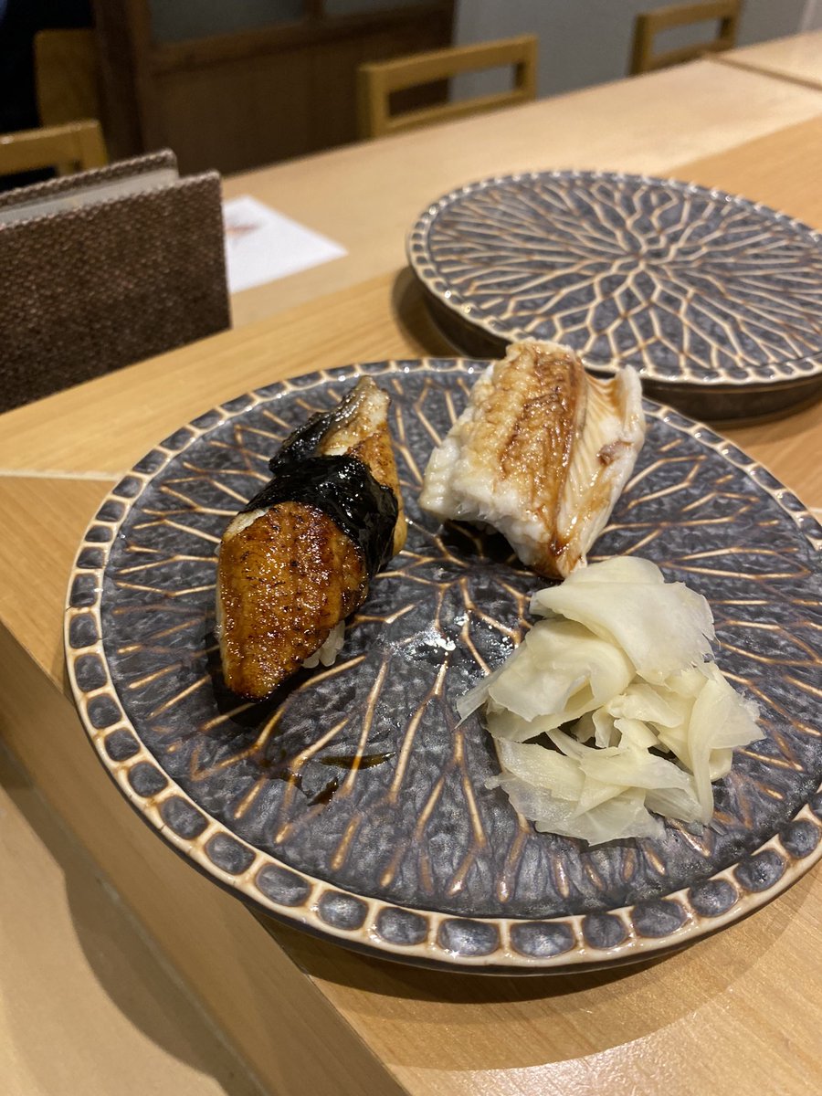 OCORONA0567's tweet photo. なんでもない日に急においしいお鮨やらおいしい日本酒やら味わえるの最高やな https://t.co/VwQOLnNEy0