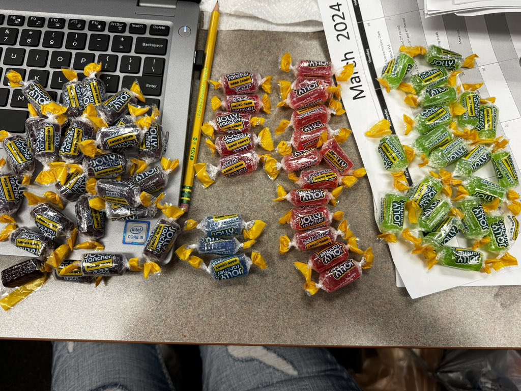 JenacydeJen's tweet photo. @Hersheys @HersheyCompany @Jolly_Rancher ... this is not okay. Teachers buy these in mass quantities and end up throwing all the grape away...  please make it an even bag.  66 candies and 3 blue? https://t.co/wGMmGdfkKq