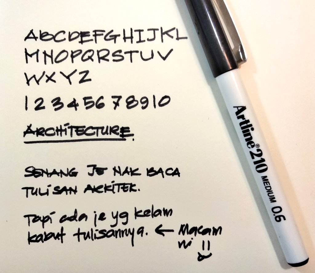 HudaMahmud79's tweet photo. Tulisan arkitek/graduan arkitek ni sepesen.
Dia macam, sesama graduan arkitek tahu tu tulisan belajar drafting 2 semester 😂 https://t.co/4ZF5F8Ix2O