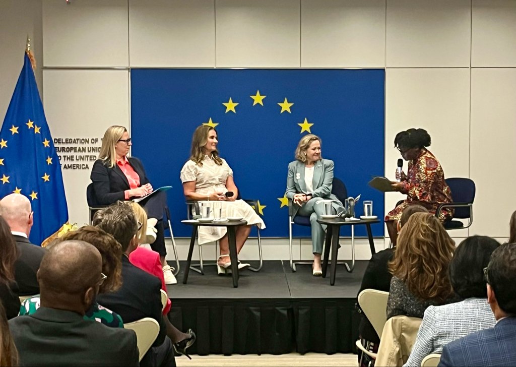 Follow my fireside chat with @NadiaCalvino and @melindagates in the margins of #SpringMeetings. 🔴 Healthy Women Help Everyone to Rise: Innovative financing to save lives and unlock the potential for women and girls around the world. 🔴audiovisual.ec.europa.eu/en/ebs/live/1?…