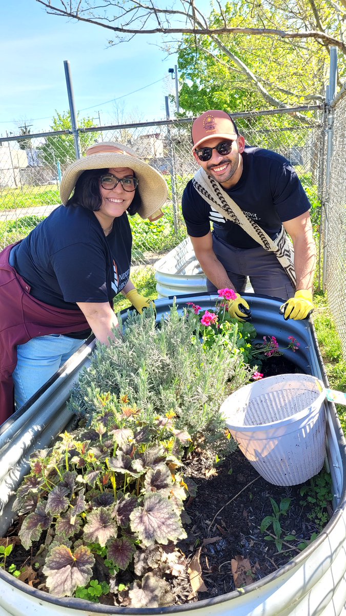 Impact_Philly's tweet photo. Thank you to the volunteers from Nonprofit Finance Fund to help brighten up Hope Park! 🌱We truly appreciate all the support for the Impact community!
#hopepark #aandindiana #communitygarden #kensington #northphilly https://t.co/GDcOrQiD7T